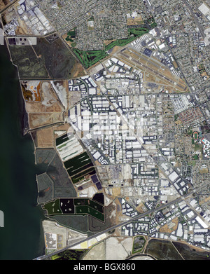 Luftbildkarte Blick oben Hayward California Bay Waterfront Salinen Flughafen industrielle Büros Gewerbeimmobilien Lager Stockfoto