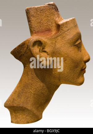 Die Porträt-Kopf der Königin Nefertiti in Sandstein Quarzit auf dem Display in der Museum Berlin Stockfoto