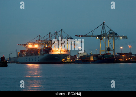 COSCO Frachter Stockfoto