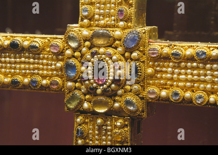 Imperial Cross in der Schatzkammer der Hofburg Stockfoto