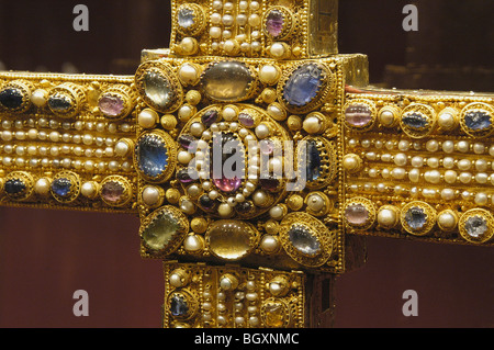 Imperial Cross in der Schatzkammer der Hofburg Stockfoto