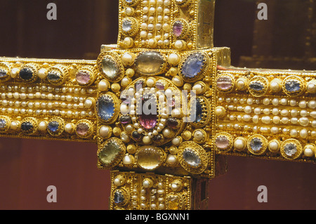 Imperial Cross in der Schatzkammer der Hofburg Stockfoto