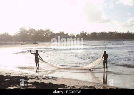 Fischer am Tofo Beach, Mosambik-Maputo Stockfoto