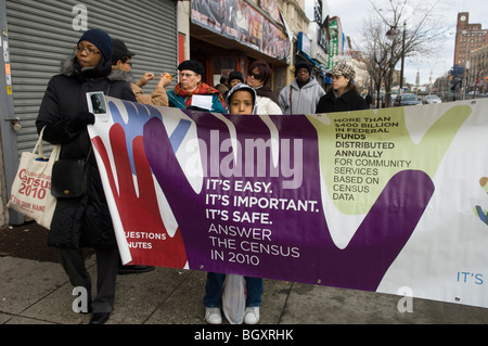 Arbeiter für das US Census Bureau marschieren in der Bronx in New York Stockfoto