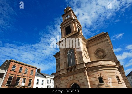 Coleraine Rathaus, erbaut 1743 und umgebaut im Jahre 1859, stehen in der 'Diamond' öffentliche Platz, County Londonderry Stockfoto