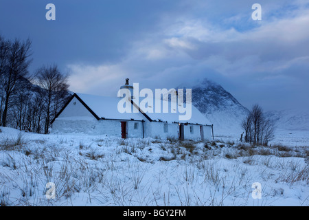 BlackRock Cottage und Buachaille Etive Mor, Rannoch Moor, Lochaber, Schottland Stockfoto