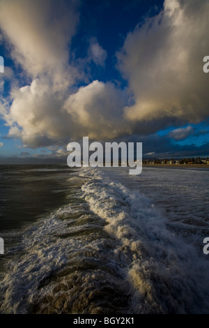 Ein Wintersturm über dem Pazifischen Ozean aus Venedig Pier genommen Stockfoto