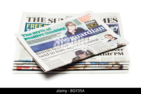UK-Zeitungenstapel - 2010 Stockfoto