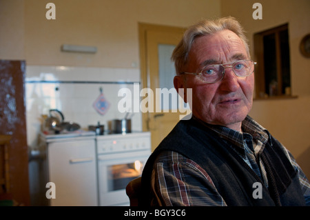 Älterer Mann leidet unter der Alzheimer-Krankheit Stockfoto