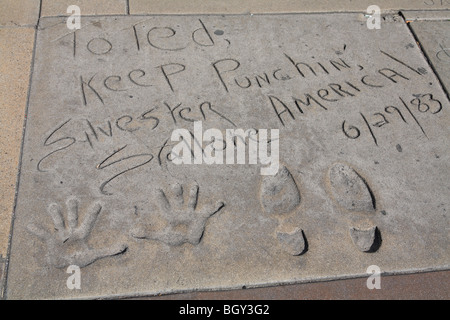 Sylvester Stallone, Hand- und Fußabdrücke, chinesische Mann Film Theater, Hollywood Boulevard, Los Angeles, Kalifornien Stockfoto