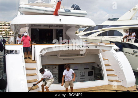 "Why Worry" Luxus-Yacht Liegeplatz im Hafen von Ibiza-Stadt. Stockfoto