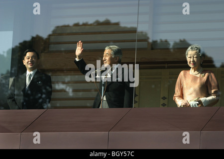 Kaiser Akihito von Japan und seine Familie erhalten die Grüße der Öffentlichkeit am 73. Geburtstag des Kaisers, Tokyo-Japan Stockfoto