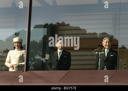 Kaiser Akihito von Japan und seine Familie erhalten die Grüße der Öffentlichkeit am 73. Geburtstag des Kaisers, Tokyo-Japan Stockfoto