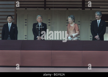 Kaiser Akihito von Japan und seine Familie erhalten die Grüße der Öffentlichkeit am 73. Geburtstag des Kaisers, Tokyo-Japan Stockfoto