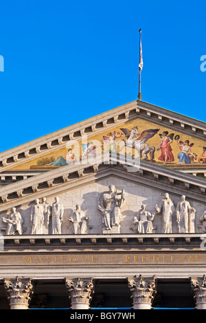 Details der Fassade über dem Eingang zum Nationaltheater München (National Theater München), Stadt München (München), Bav Stockfoto