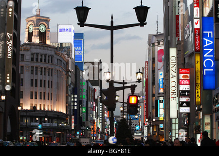 Ginza Kreuzung und Ginza Dori in Gina Bezirk, Tokio, Japan, 2009 Stockfoto