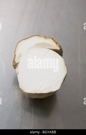 CEP oder Pilz Steinpilz (Boletus Edulis), in zwei Hälften geschnitten längs Stockfoto