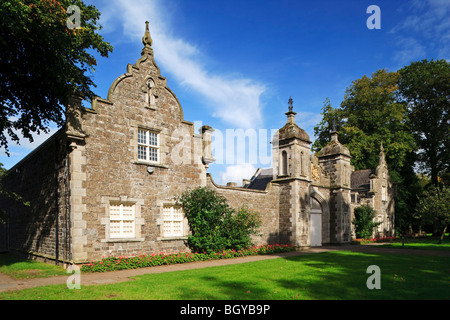 Das vor kurzem restaurierte Clotworthy Arts Centre in Antrim Castle Gardens, Antrim, Nordirland Stockfoto