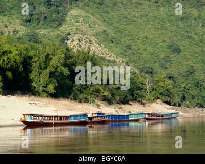 Ein Boot auf dem Mekong in Laos in Südostasien Stockfoto