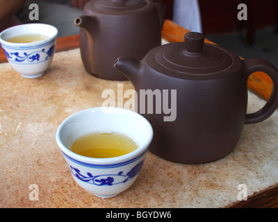 Chinesischer Grüntee im Huxinting Teehaus, Shanghai Stockfoto