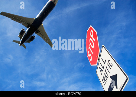 Flugzeug und Verkehr Zeichen Stockfoto