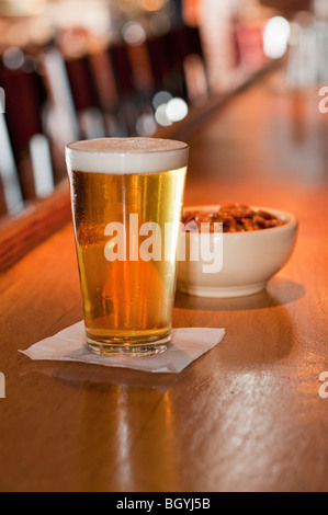 Bier und Brezeln Stockfoto