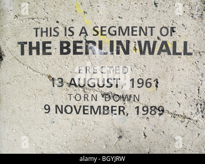 Beschriftung auf einen großen Teil der Berliner Mauer errichtet als display Stockfoto