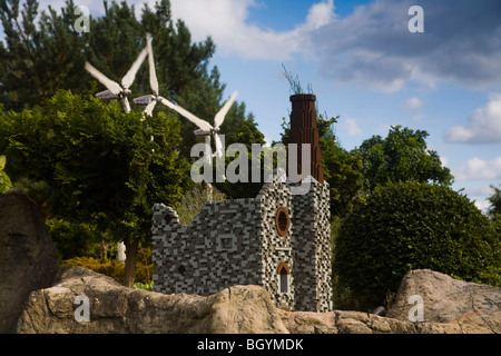 Kornische Szene mit Windmühlen und Mine Altbau, Legoland Windsor Stockfoto