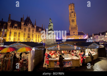 Weihnachtsmarkt auf dem Markt Brügge, Belgien Stockfoto