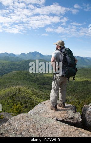 Zealand Kerbe - nimmt ein Wanderer die Aussicht vom Gipfel des Zeacliff Berges in den White Mountains, NH USA Stockfoto