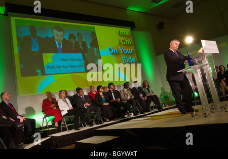 Ieuan Wyn Jones AM stellvertretende erste Minister und Führer der Partei Plaid Cymru Konferenz in Cardiff South Wales UK Stockfoto