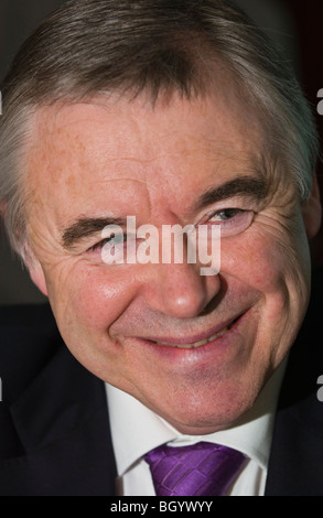 Ieuan Wyn Jones bin für Ynys Võ Anglesey, stellvertretende erste Minister und Parteivorsitzender Plaid Cymru Konferenz in Cardiff abgebildet. Stockfoto