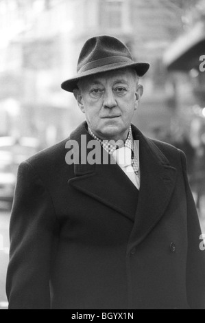 Sir Alec Guinness, der Schauspieler, den er im Old Country, im Queens Theatre, Shaftesbury Avenue, gespielt hat. London, England, ca. 1977. 1970S GB HOMER SYKES Stockfoto