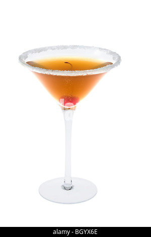 Amaretto Sour Mixgetränk mit gezuckertem Rim und Kirsche auf weißem Hintergrund Stockfoto