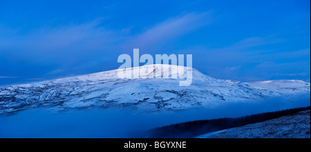 Ventilator Fawr mit Winterschnee, Brecon Beacons National Park, Wales Stockfoto