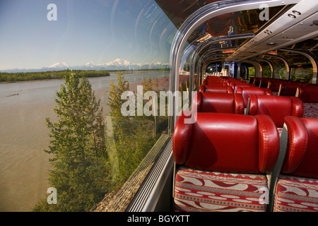 Die Alaska Railroad zwischen Anchorage und Denali Nationalpark, Alaska. Stockfoto