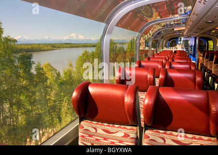 Die Alaska Railroad zwischen Anchorage und Denali Nationalpark, Alaska. Stockfoto