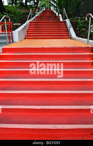 BRISBANE, Australien - Rote Stufen im King Edward Park auf Steinbutt Street, Brisbane. Stockfoto