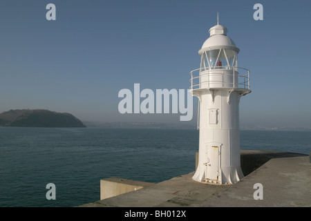 Brixham Leuchtturm auf der Hafen Ufermauer, Devon UK. Stockfoto