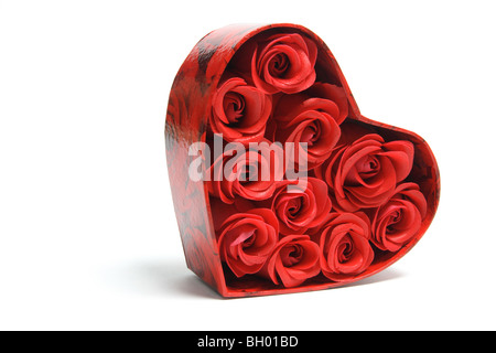 Rote Rosen in Geschenkbox Stockfoto
