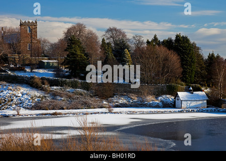 Duddingston Loch mit Schnee bedeckt Winterszene Edinburgh Schottland UK Europe Stockfoto