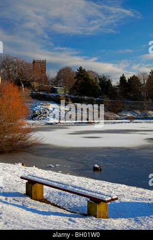 Duddingston Loch mit Schnee bedeckt Winter Szene leer Bank Edinburgh Schottland UK Europe Stockfoto