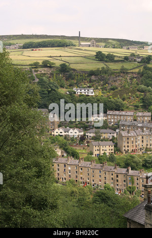 Ein Blick auf Hebden Bridge und der alten Stadtmühle Hügels Heptonstall, West Yorkshire UK entnommen. Stockfoto