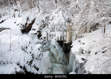 Fällt der Braan in Winter, Rumpeln Brücke, Dunkeld, Schottland Stockfoto