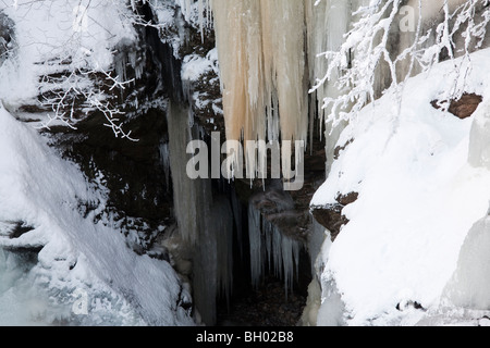 Fällt der Braan in Winter, Rumpeln Brücke, Dunkeld, Schottland Stockfoto