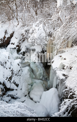 Fällt der Braan in Winter, Rumpeln Brücke, Dunkeld, Schottland Stockfoto