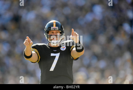 Ben Roethlisberger #7 der Pittsburgh Steelers Gesten an der Line Of scrimmage Stockfoto