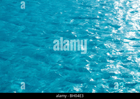 schöne klare Pool Wasser reflektiert Stockfoto