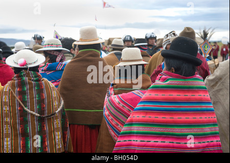 Indische Frauen mit traditionellen Clthes in Bolivien. Präsidenten Evo Morales Ayma Annahme. Stockfoto