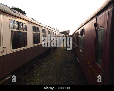 Zwischen zwei Linien von Kutschen, Bodmin Station anzeigen Stockfoto